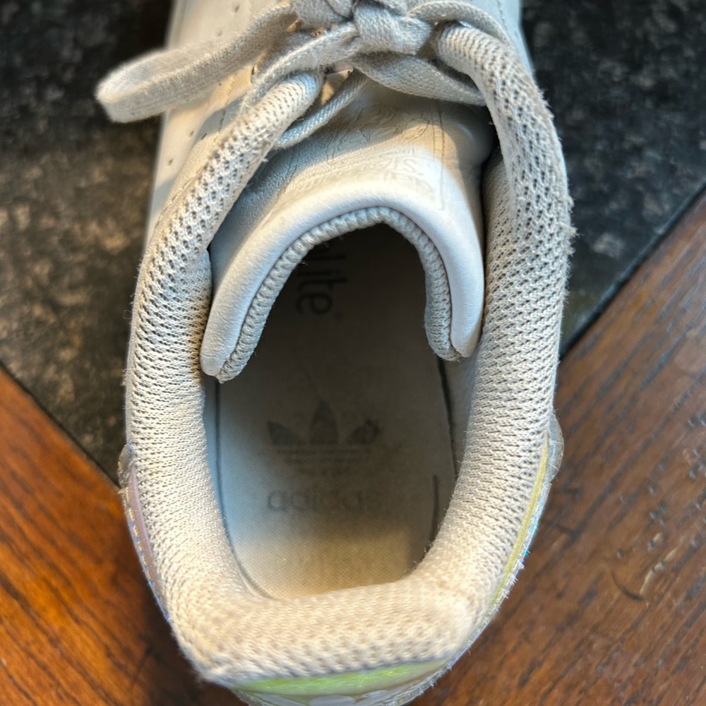 Girl’s size 1 Stan Smith white Adidas with iridescent back - Picture 11 of 14